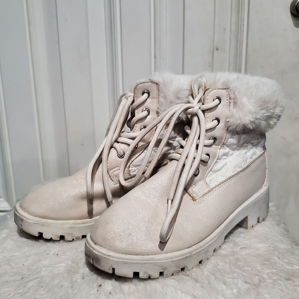 Girls BCBG Boots Cream Fur-Lined Kids Boots - Picture 1 of 7
